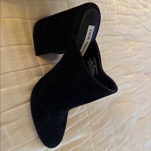 Steve Madden Black Suede Sinclaire Mules, size 8